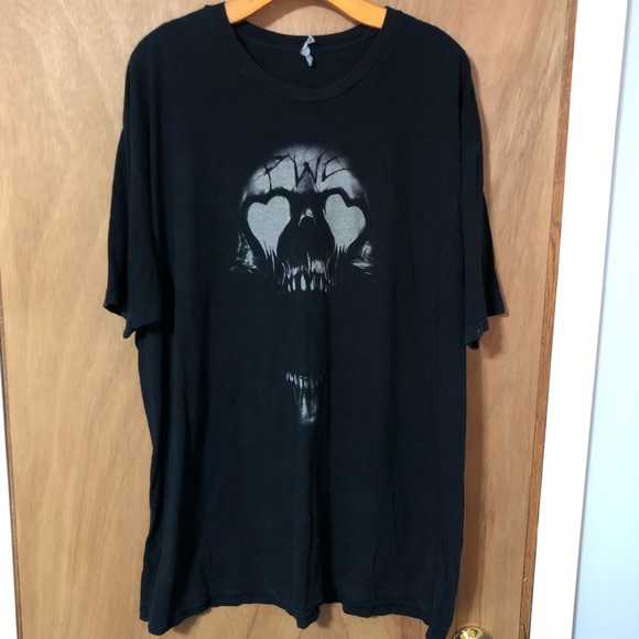 🔥 LAST CHANCE 🔥 Puncture Wounds Clothing ‘Love Kills’ Tee - Picture 1 of 7